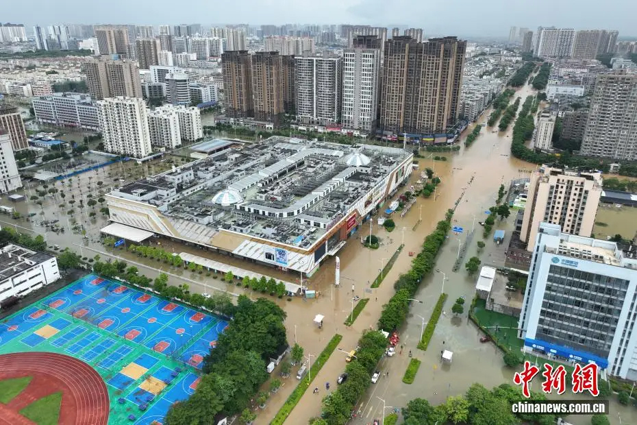 驰援贵港·同心抗灾 | 风雨显担当，贵港升威爱心驰援贵港防汛一线